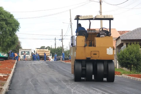 Prefeita Elizabeth anuncia mais 350 quadras de asfalto
