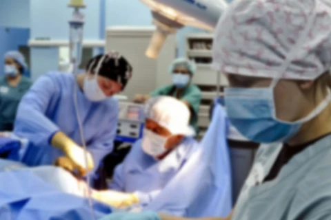 Deputados aprovam projeto que cria piso salarial da enfermagem