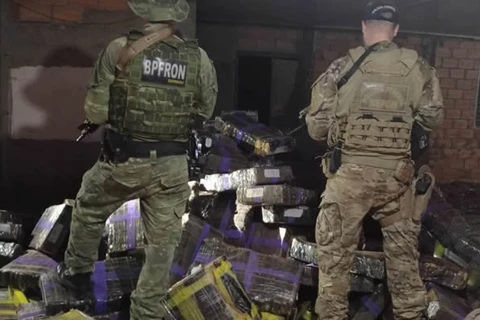 BPFron e Polícia Federal apreendem 2,8 toneladas de drogas no interior do Paraná
