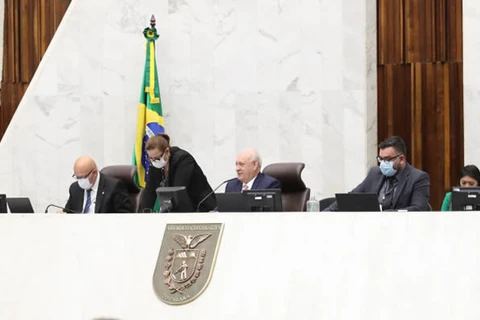 Assembleia derruba veto a projeto que autoriza ambulâncias e viaturas policiais passarem direto nos pedágios