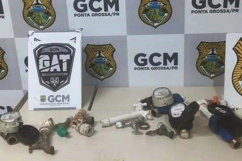 Homem é preso após ser flagrado furtando hidrômetros em bairro de PG