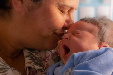 Bebê de 4.8 quilos nasce no Humai-UEPG