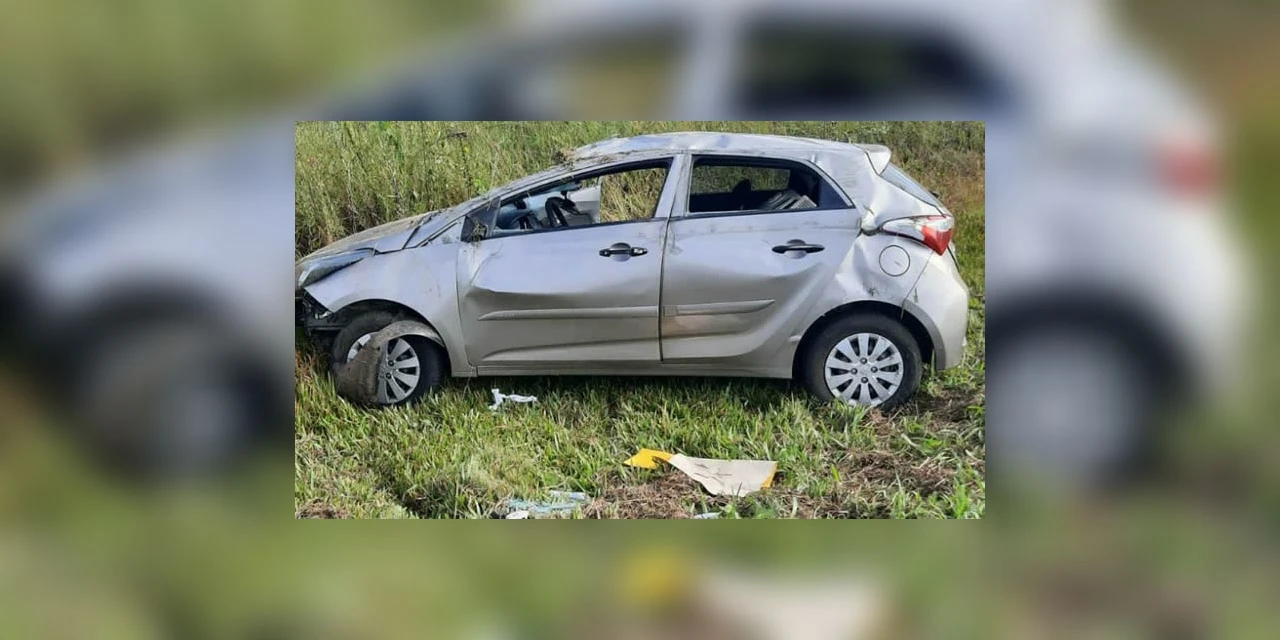 Capotamento deixa duas vitimas com ferimentos, na PR-151, em Castro