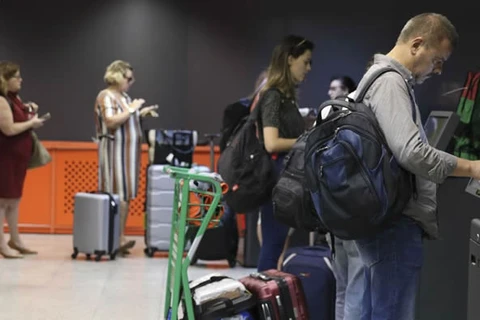 Senado aprova volta do despacho gratuito de bagagem