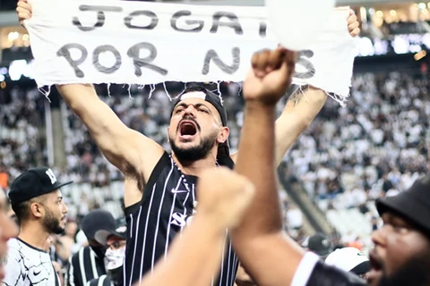 Corinthians empata com o São Paulo e mantém a liderança da Série A