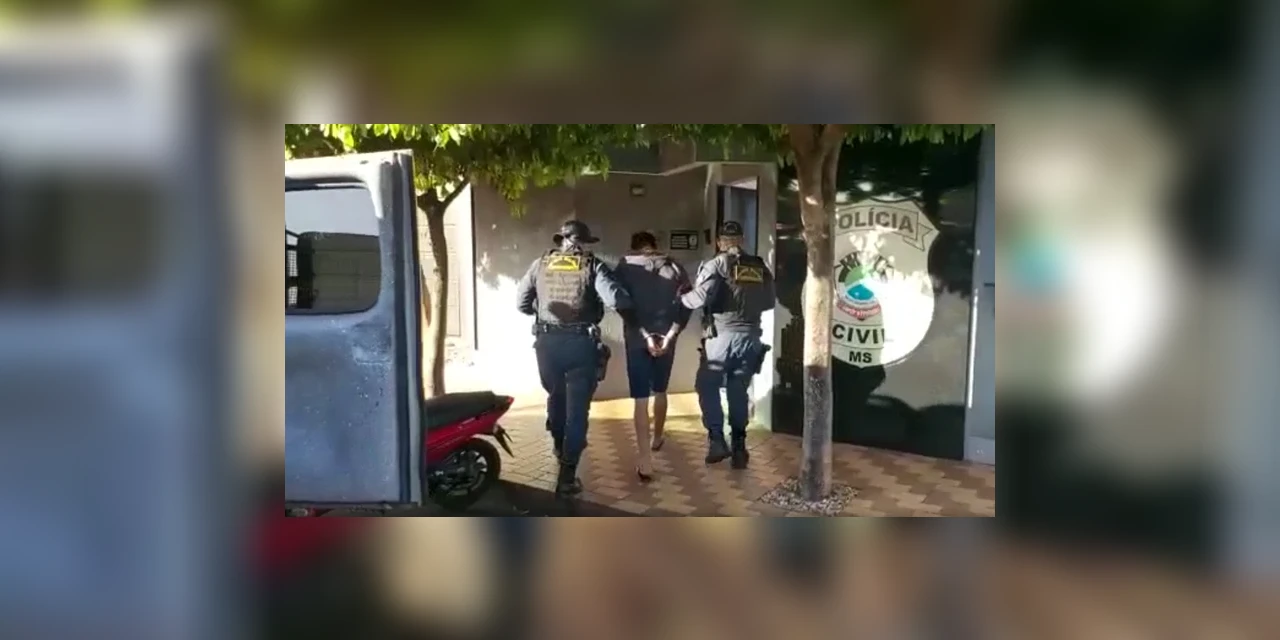 Marido mata esposa na frente dos filhos; caçula fica abraçado no corpo da mãe