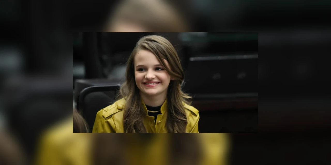 Ponta-grossense destaque do “The Voice Kids” é homenageada pela Assembleia Legislativa