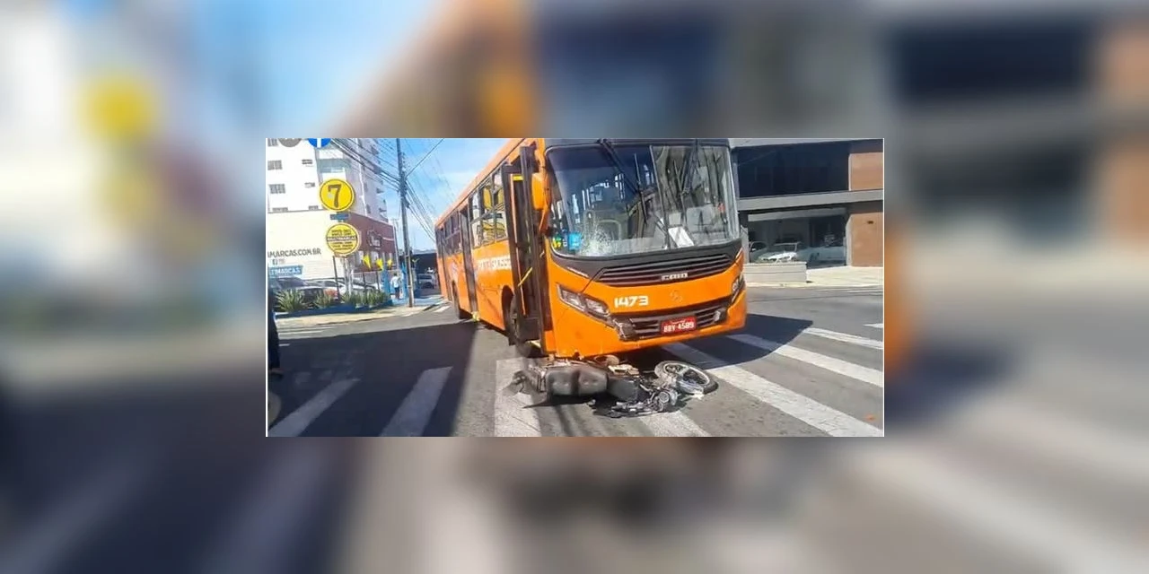 Motociclista que se envolveu em acidente com ônibus da VCG morre no hospital