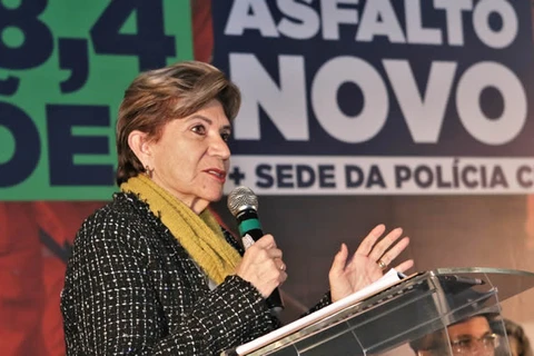 Prefeita Elizabeth busca mais 50 milhões em asfalto