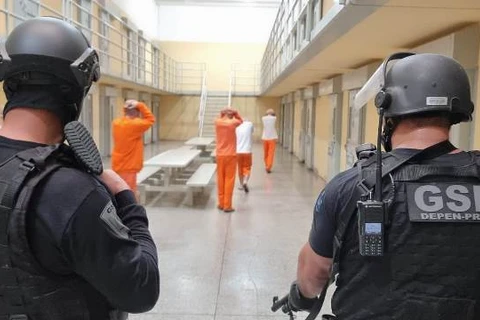 Forças de segurança realizam revista em Penitenciaria de PG