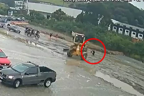 Vídeo: Jovem morre após ser atropelada por patrola no Paraná