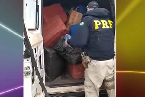 Falsa ambulância é apreendida pela PRF no PR com cigarro contrabandeado
