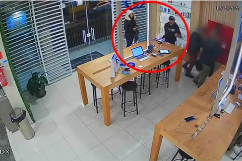 VIDEO: Ladrões roubam celulares de loja e causam prejuízo de mais de 70 mil, em PG