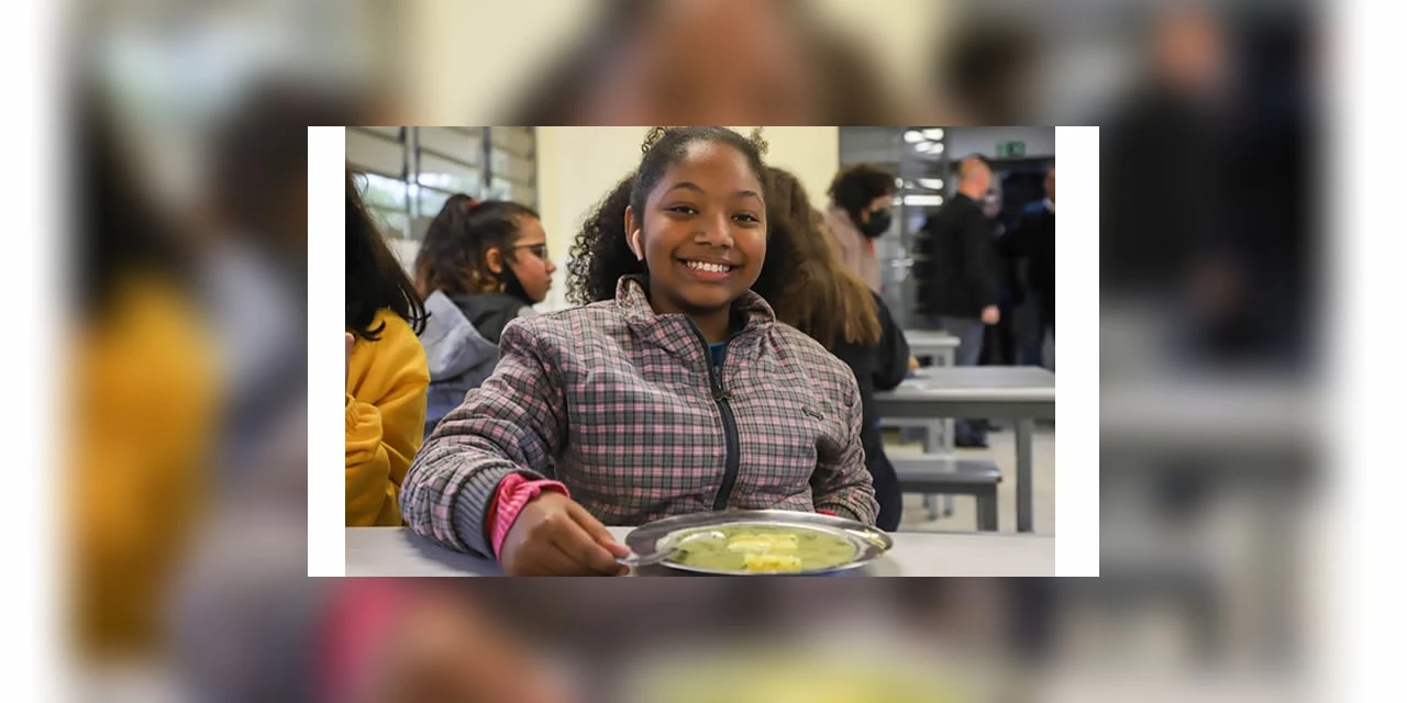 Governo anuncia três refeições por dia em todos os colégios da rede estadual