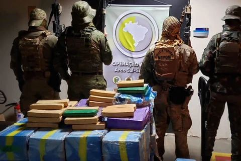 Operações policiais apreendem grandes quantidades de drogas em Guaíra e Paranaguá