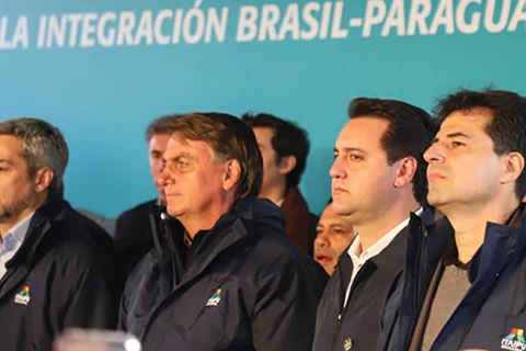 Bolsonaro recebe presidente do Paraguai em Foz e visita ponte da integração