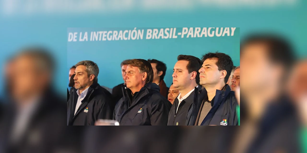 Bolsonaro recebe presidente do Paraguai em Foz e visita ponte da integração