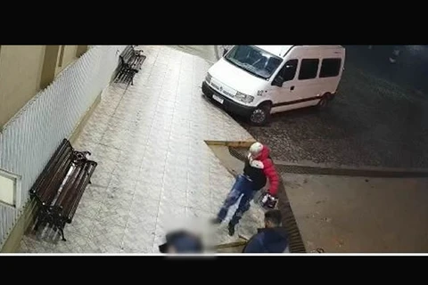 Vídeo mostra policial sendo agredido em Arapoti; suspeito do crime debocha da vitima