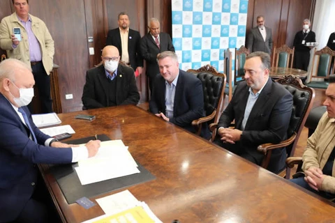 Após decisão do STF, deputados são reconduzidos ao cargo