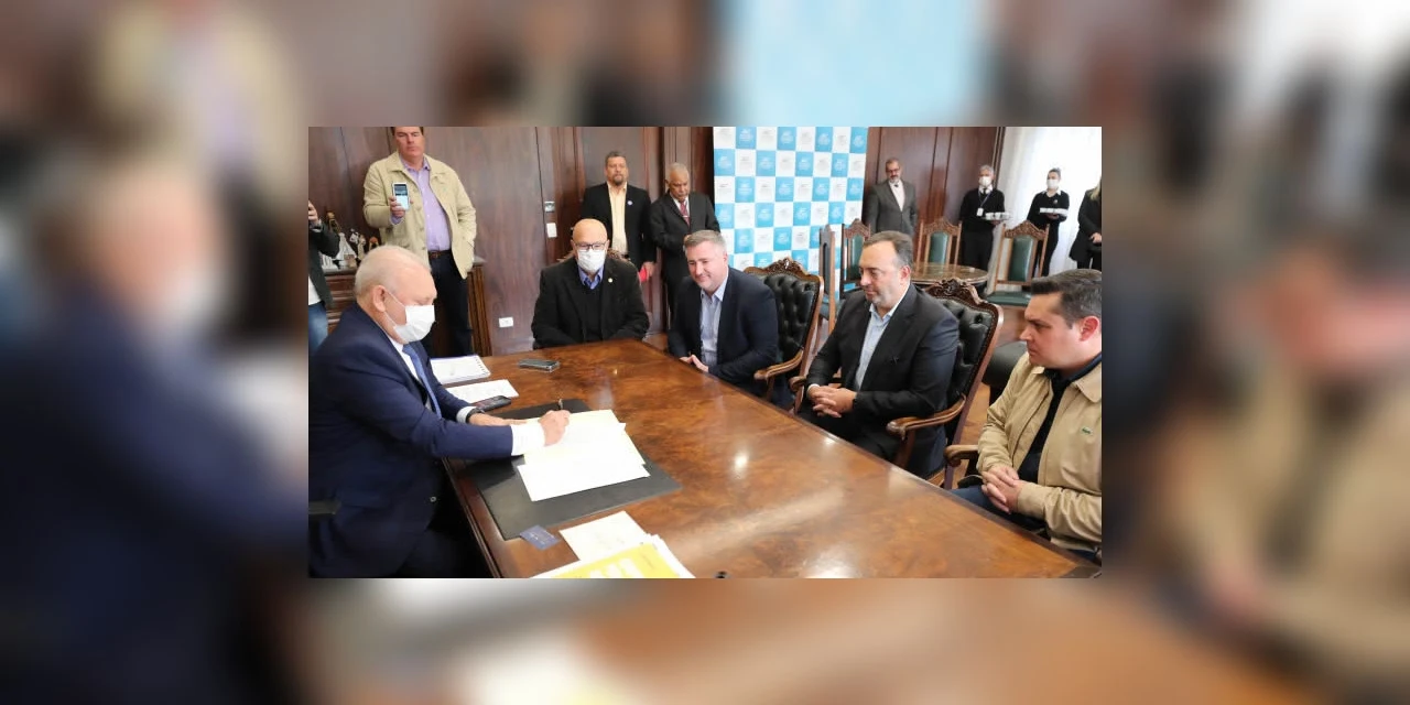 Após decisão do STF, deputados são reconduzidos ao cargo