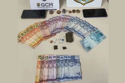 Câmeras da GCM flagram trafico de drogas na Praça Barão do Rio Branco, em PG