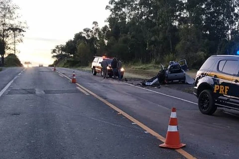 Colisão frontal entre automóvel e caminhão faz uma vitima fatal em Guamiranga