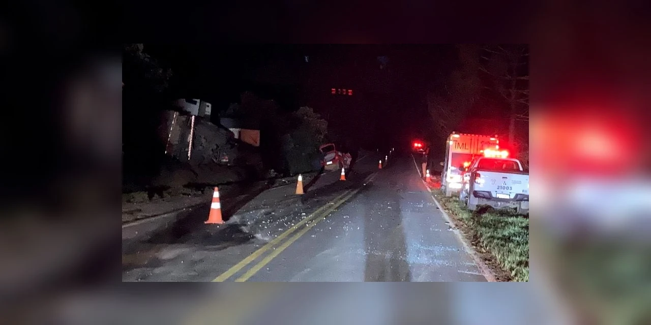 Três homens morrem em acidente na PR-441, em Reserva