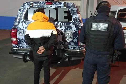 Foragido da justiça é preso ao tentar invadir residência em PG