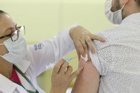 Paraná vai aplicar 2ª dose de reforço contra a Covid-19 em pessoas acima de 40 anos