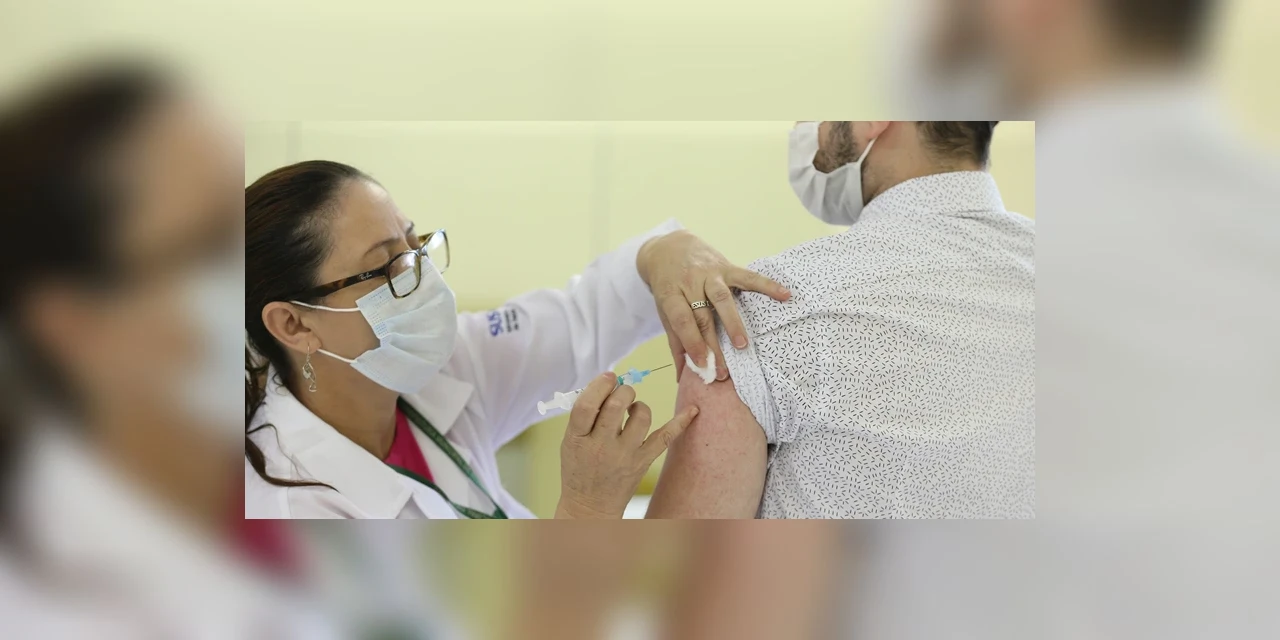 Paraná vai aplicar 2ª dose de reforço contra a Covid-19 em pessoas acima de 40 anos