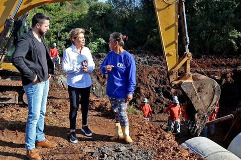 Elizabeth acompanha início das obras de pavimentação no Parque dos Sabiás e anuncia novos investimentos