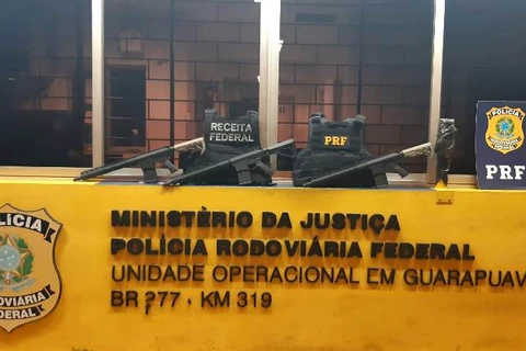 Paraguaio é preso com fuzis em ônibus na BR-277 em Guarapuava