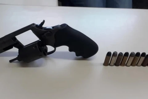 Após confusão Polícia Militar apreende arma de fogo, em PG