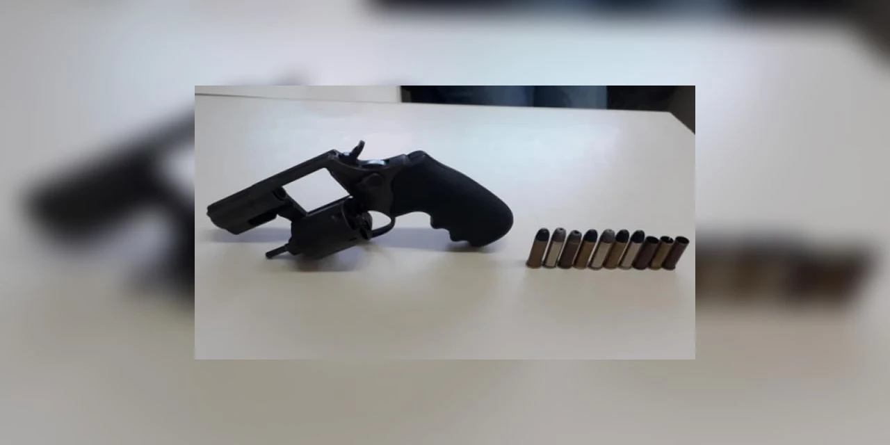 Após confusão Polícia Militar apreende arma de fogo, em PG