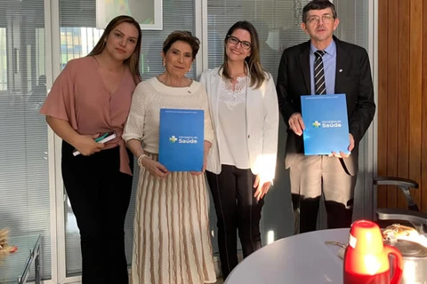 Em Brasília, prefeita busca mais médicos e recursos para a Saúde