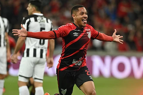 Athletico-PR derrota Libertad por 2 a 1 na Arena da Baixada pela Libertadores