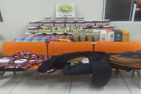 Suspeitos de furtos em lojas e supermercados são presos pela policia, em PG