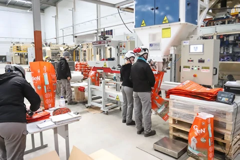 Fabrica de alimentos para pets entra em produção em Porto Amazonas