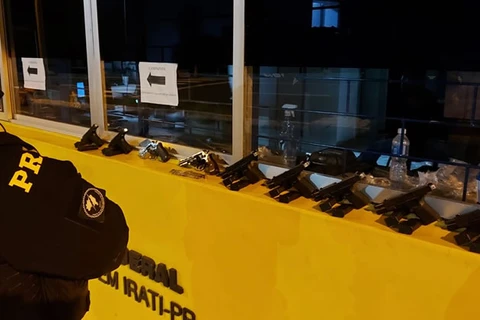 Trio é preso com armas, carregadores e munições em Irati
