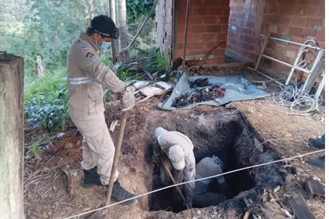 Filho mata pai a facadas, joga o corpo em buraco e atea fogo no ES