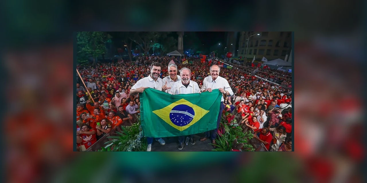 Artefato com fezes humanas explode perto do público em comício de Lula no Rio