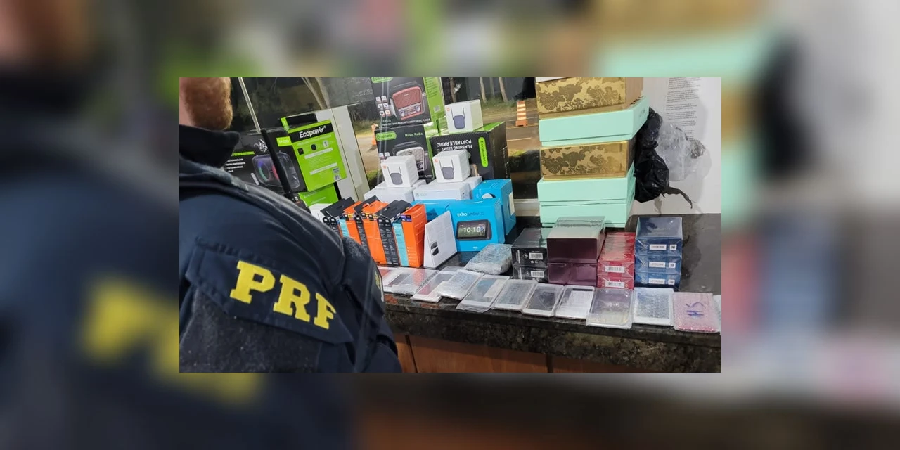 PRF apreende celulares escondidos com passageira de ônibus em Cornélio Procópio.