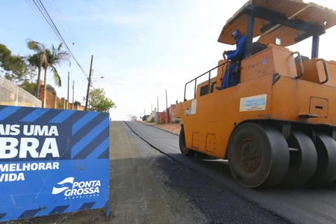 Prefeitura entrega mais dois trechos de ruas asfaltadas na Vila Coronel Claudio