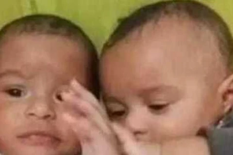 Gêmeos de 1 ano deixados sozinhos em casa morrem esmagados por fogão em MG