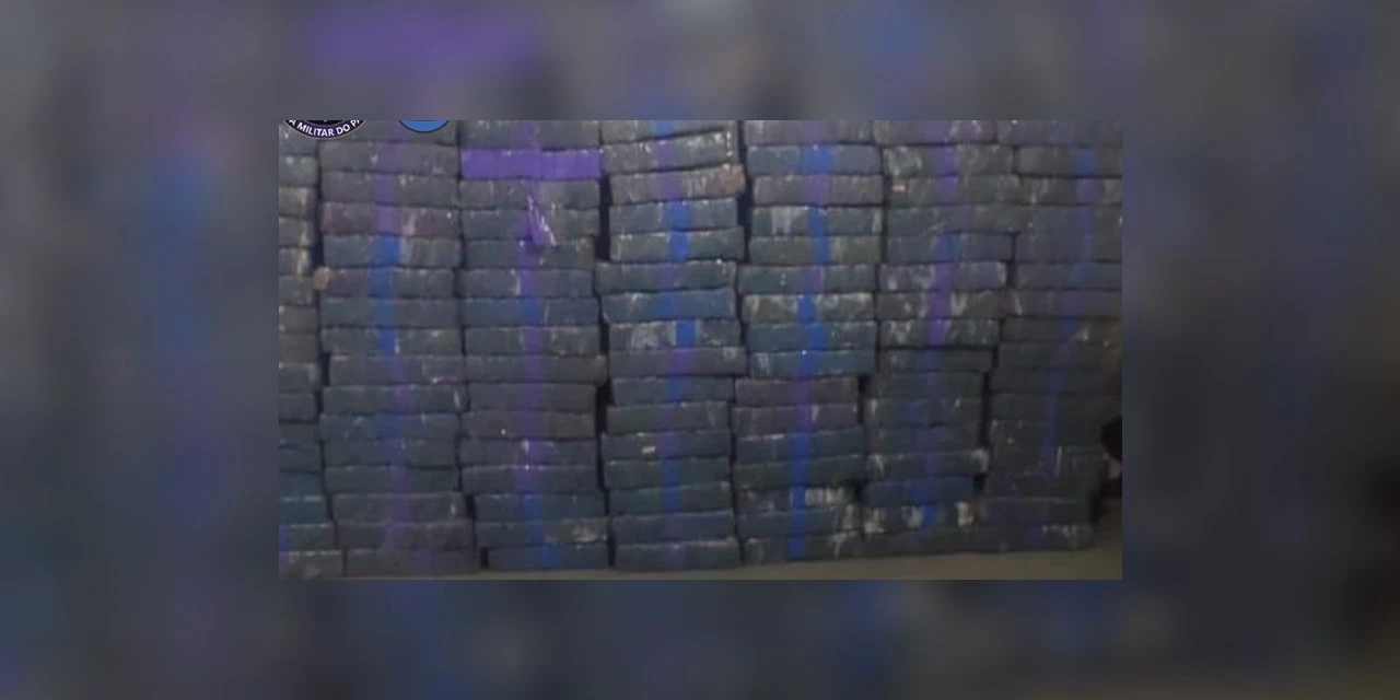 Após troca de tiros com traficantes, PM apreende 1  tonelada de maconha e um suspeito morre