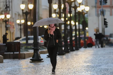 Chuvas voltam e temperaturas começam a cair no Paraná, indica Simepar