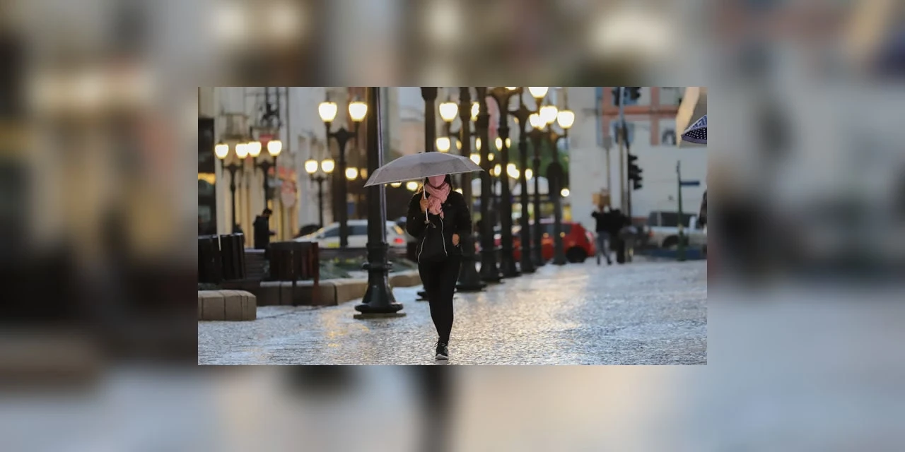 Chuvas voltam e temperaturas começam a cair no Paraná, indica Simepar