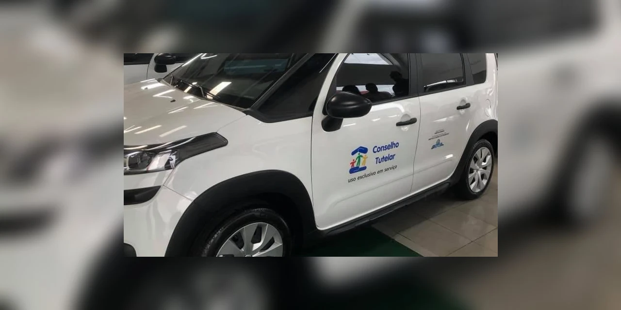 Mãe é presa por deixar filhos menores sozinhos durante a madrugada, em PG