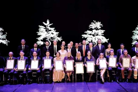 Cidadãos recebem Titulo de Cidadania Honoraria de PG