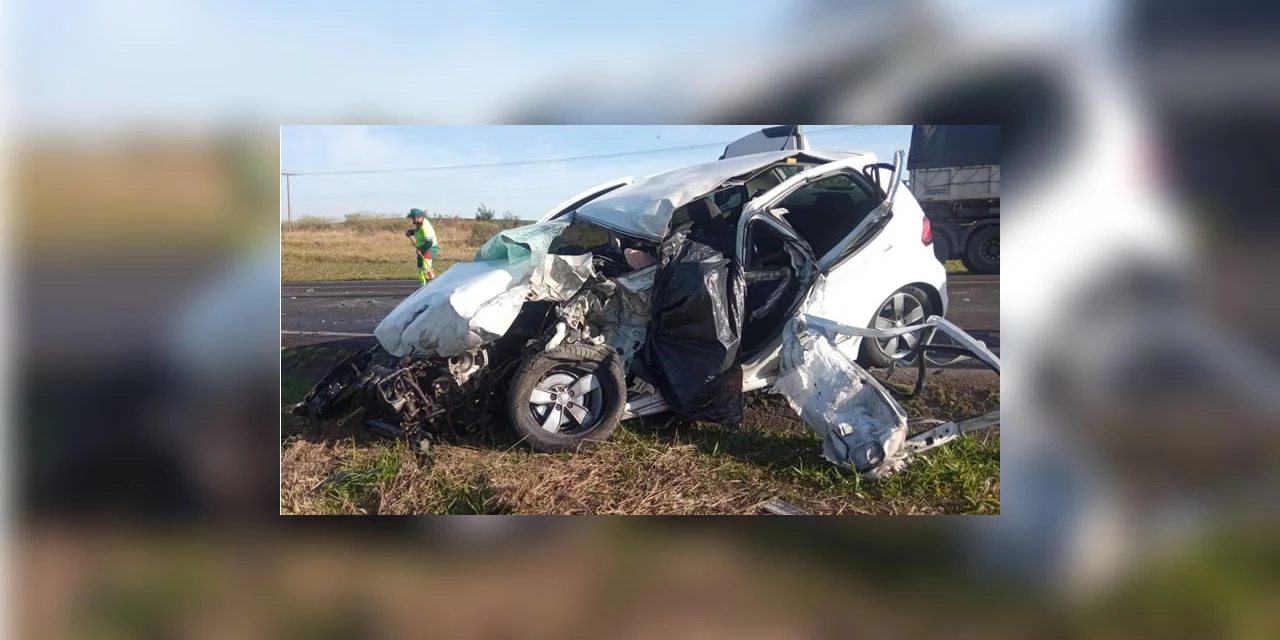 Acidente entre caminhão e automóvel deixa duas vitimas fatais em Palmeira